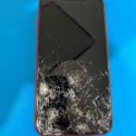 アイフォン11の画面がバキバキに割れて液晶が映らない！修理するならスマップル香川高松店へ！