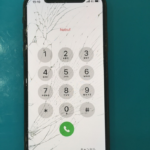 iPhoneにヒビが！放置すると危険です、お早目の修理を！