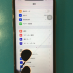 画面上に黒いインク…？iPhone11の画面交換修理。